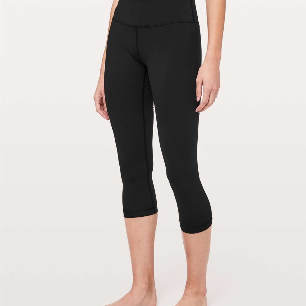 LuluLemon Mid Rise 17” Crop